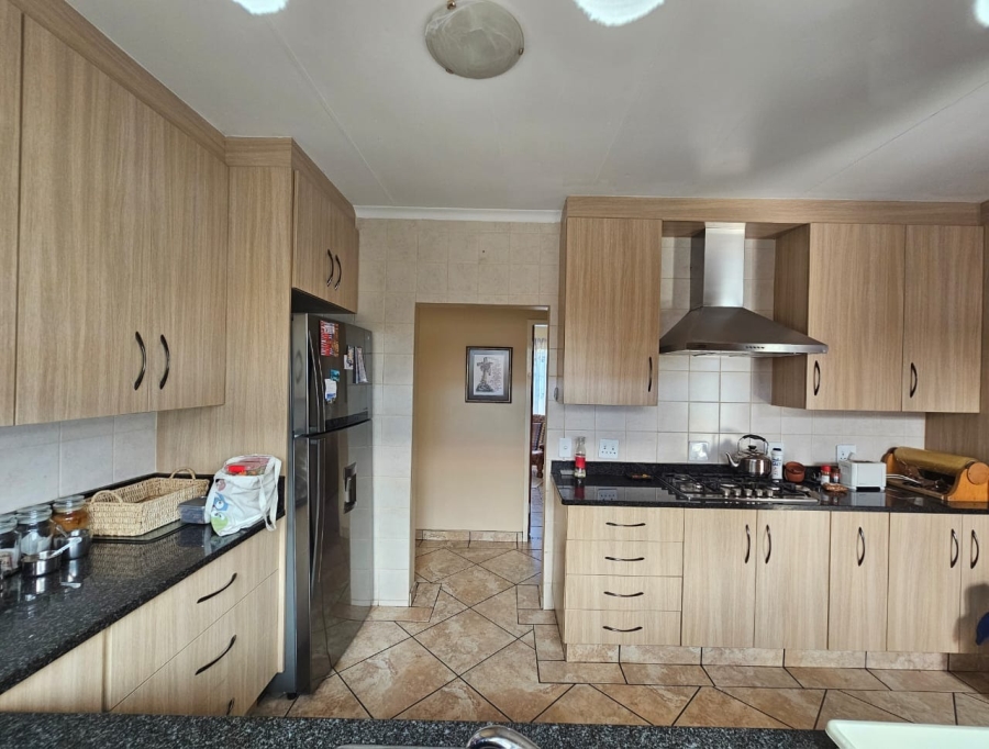 5 Bedroom Property for Sale in Miederpark North West